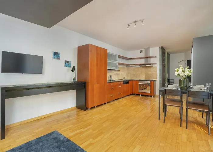 Beautiful & Spacious Strzalowa Apartament Near City Centre By Noclegi Renters