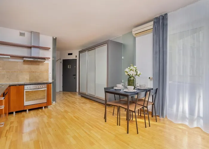 Beautiful & Spacious Strzalowa Apartament Near City Centre By Noclegi Renters