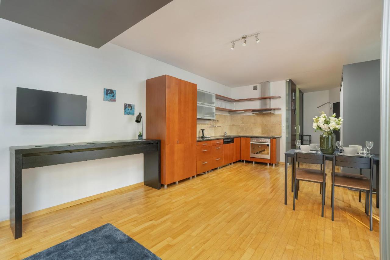 Beautiful & Spacious Strzalowa Near Centre By Renters Апартаменти