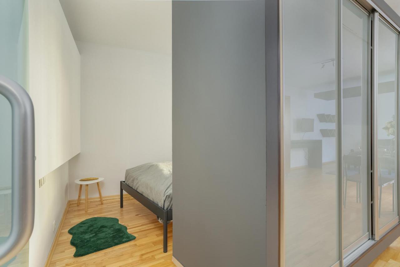 Апартаменти Beautiful & Spacious Strzalowa Near Centre By Renters Познань