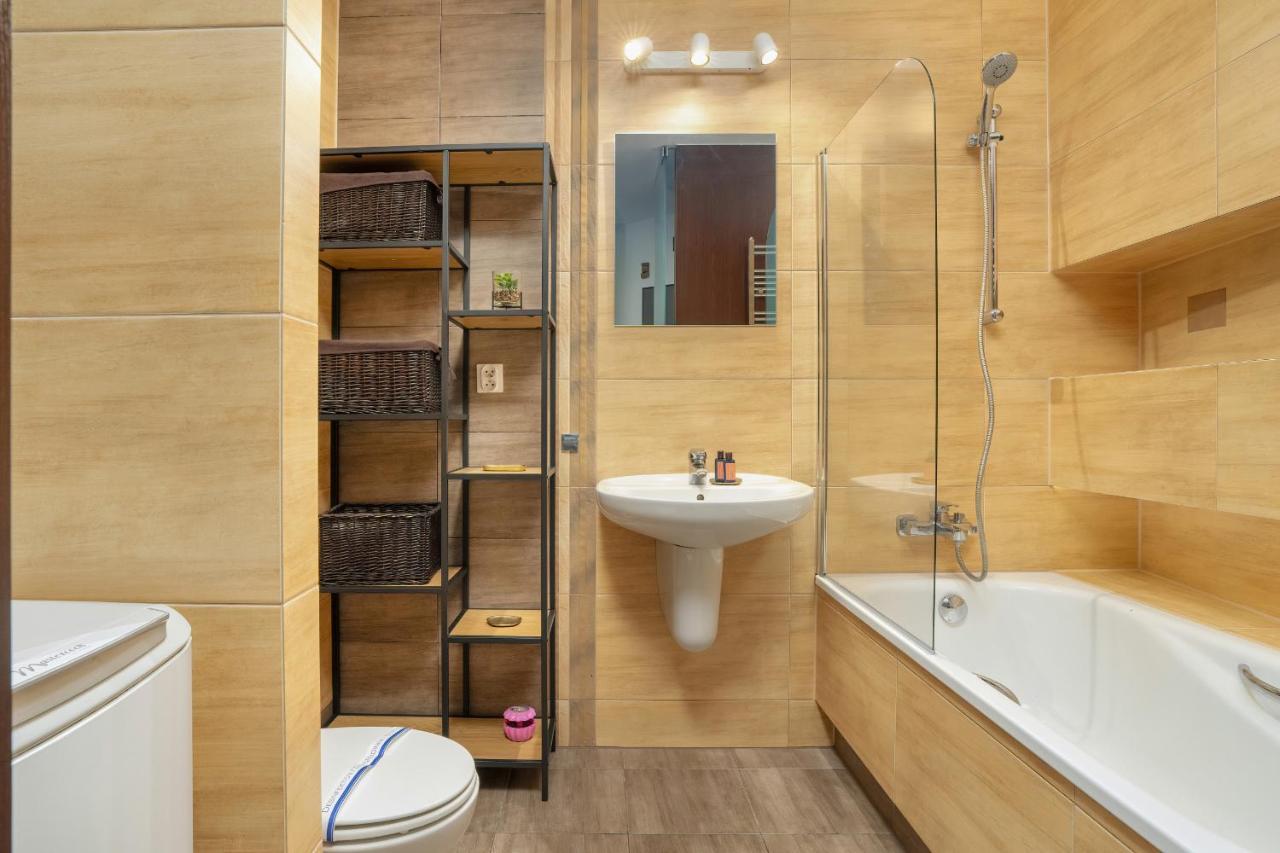 Апартаменти Beautiful & Spacious Strzalowa Near Centre By Renters