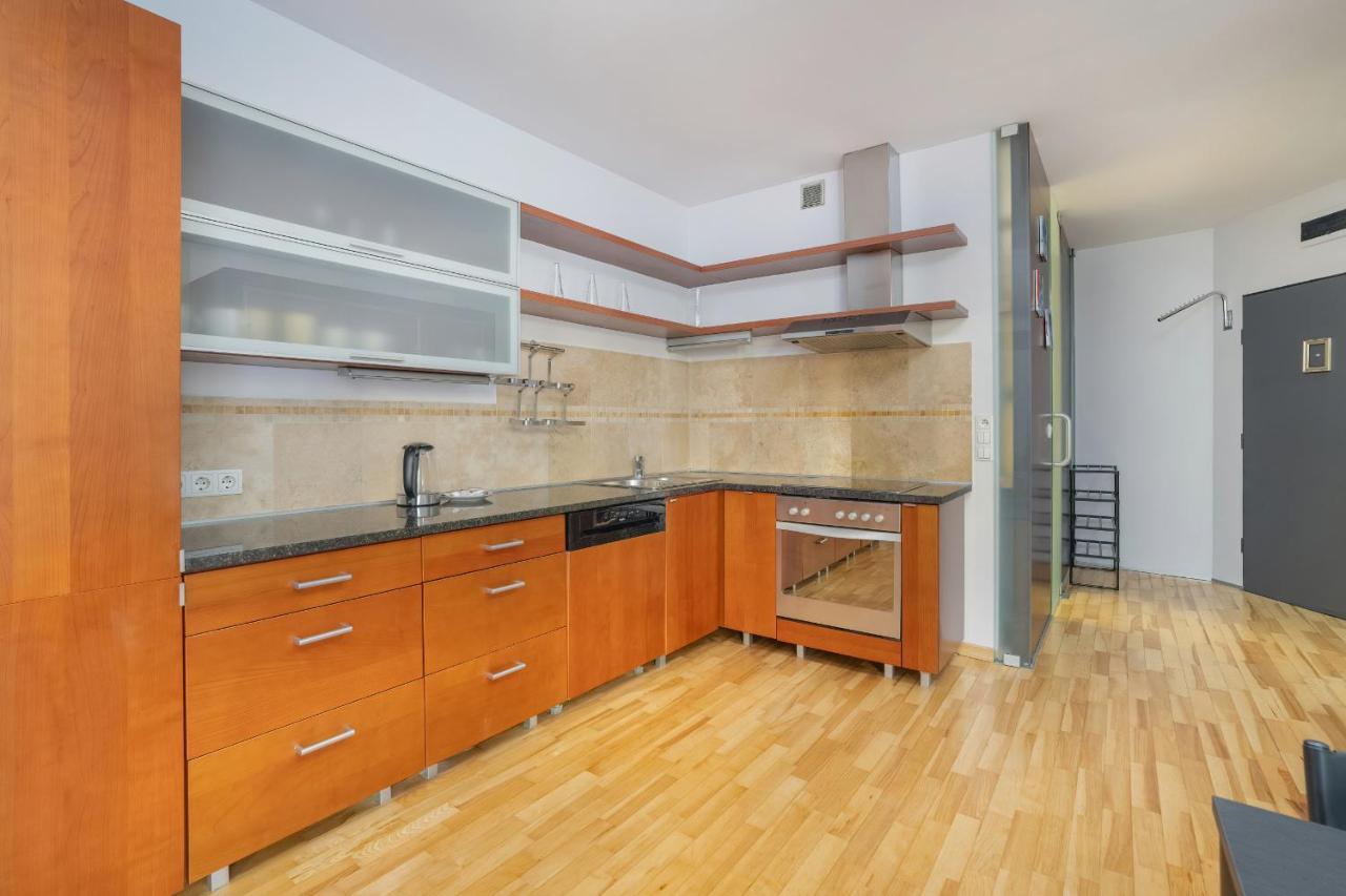 Beautiful & Spacious Strzalowa Near Centre By Renters Познань