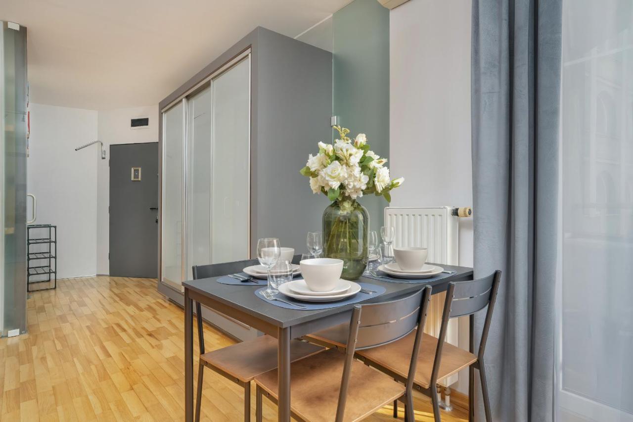 Апартаменти Beautiful & Spacious Strzalowa Near Centre By Renters *