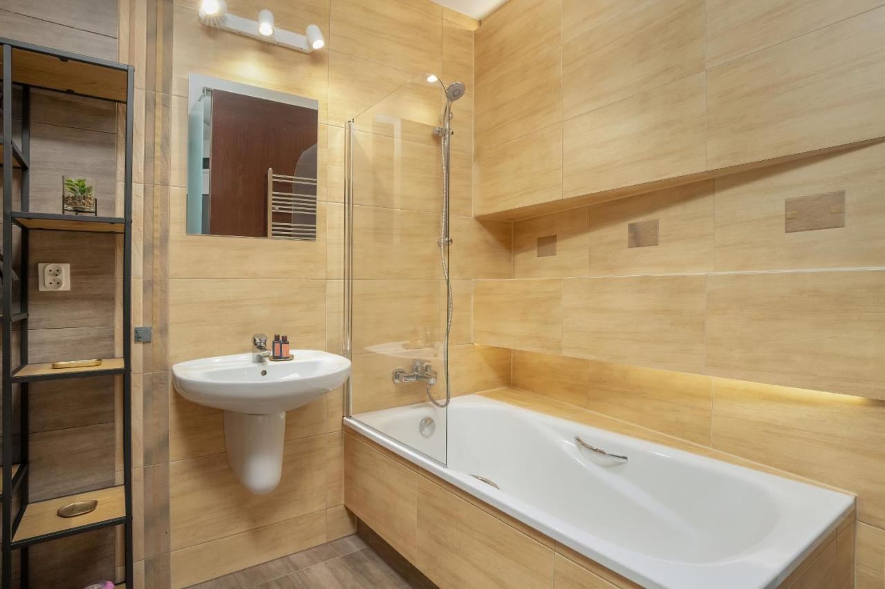 Beautiful & Spacious Strzalowa Near Centre By Renters Познань