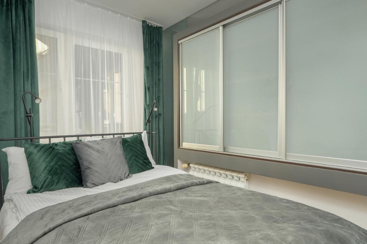 Beautiful & Spacious Strzalowa Near Centre By Renters Апартаменти